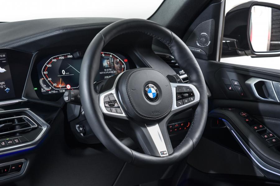 Панель приборов BMW X5 M50d (G05) 2018 года  (ZA) (фото 36 из 40)